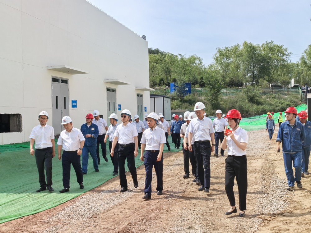 陜西煤業(yè)化工集團府谷能源開發(fā)有限公司黨委書記、董事長李寧一行蒞臨黃河地表水預處理項目參觀調研