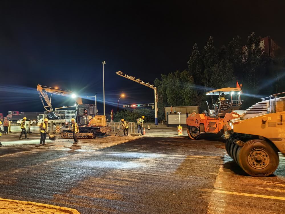 陜煤建設(shè)榆林公司第一項目部：7小時夜戰(zhàn)搶通校場路  “繡花功夫”顯擔(dān)當(dāng)