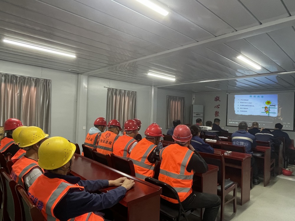 陜煤建設(shè)韓城分公司土建六項(xiàng)目部：高溫“烤”驗(yàn)下，工會(huì)“涼”策護(hù)平安