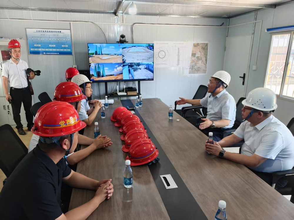 陜煤集團基本建設部副總經(jīng)理王建立赴陜煤建設礦建二公司小莊煤礦義門風井項目籌備現(xiàn)場調(diào)研