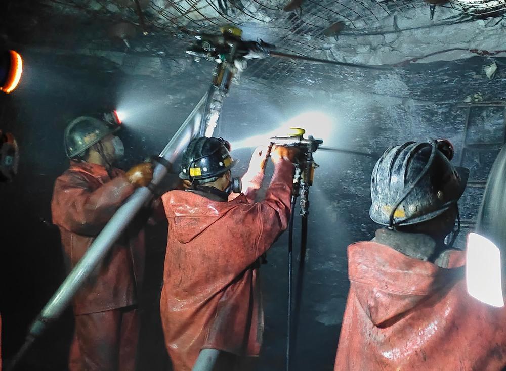 陜煤建設(shè)礦建三公司華龍項(xiàng)目部高效完成月度施工任務(wù)