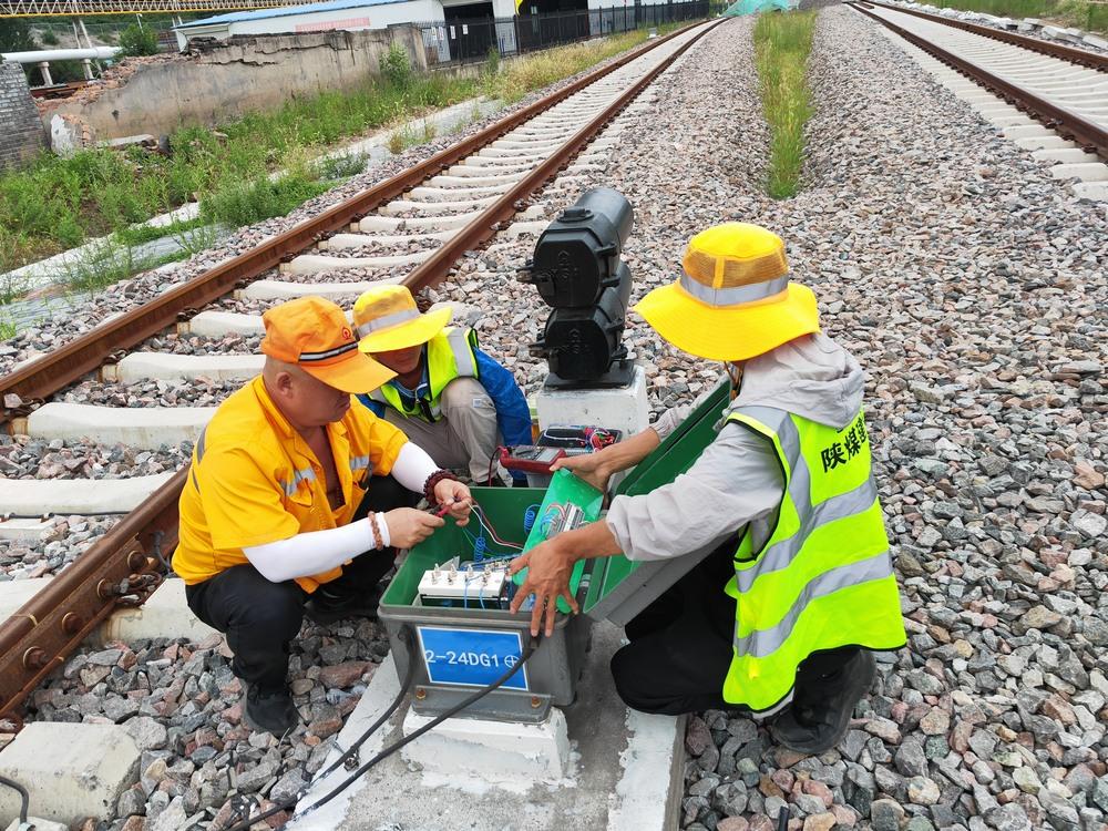 “路”途坦蕩！陜煤建設(shè)路橋分公司黃陵項(xiàng)目部“組合拳”齊發(fā)力