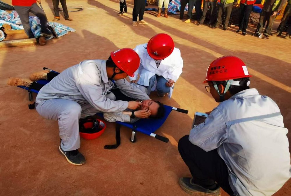 陜煤建設(shè)西北分公司汨羅項目部開展防暑演練培訓(xùn)聯(lián)合檢查筑牢安全防線