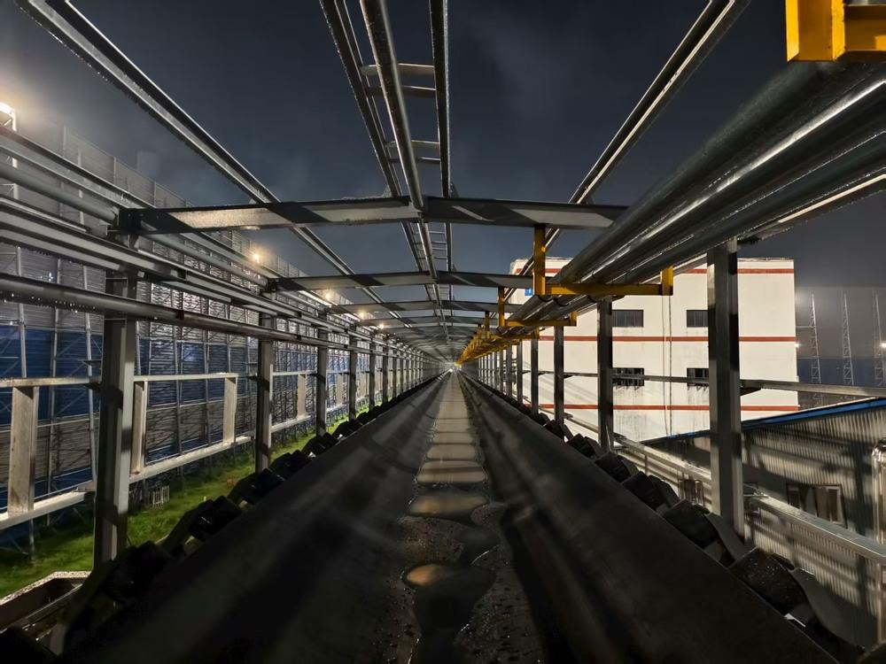 陜煤建設路橋分公司荊州項目部：風雨無阻，決戰(zhàn)830節(jié)點目標紀實