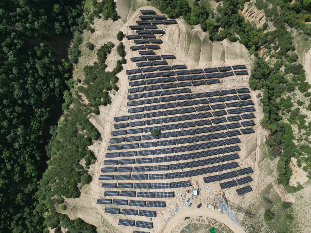 陜煤建設(shè)天工公司承建的安塞區(qū)鐮刀灣鎮(zhèn)100MW農(nóng)光互補項目光伏廠區(qū)#2標段順利通過標段完工驗收