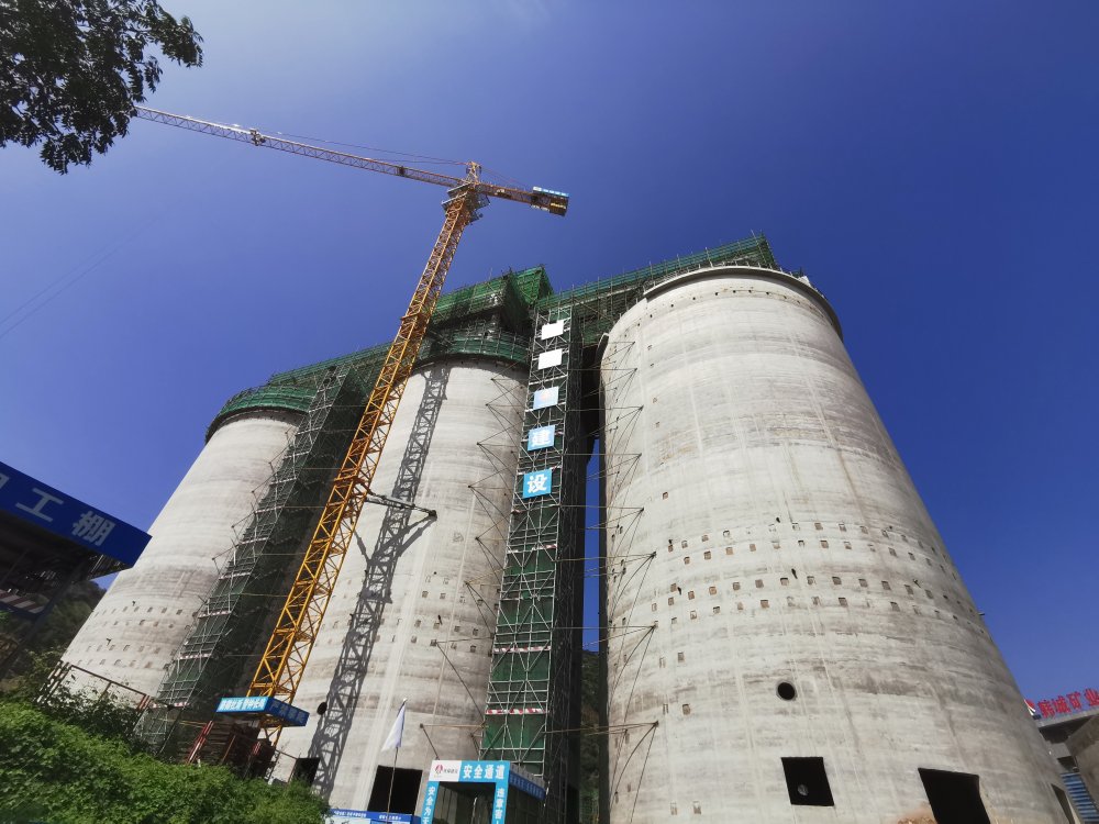 陜煤建設(shè)韓城分公司土建十一部：中秋月照施工路，國(guó)慶情燃建設(shè)魂