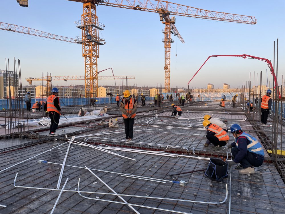 陜煤建設(shè)內(nèi)蒙古分公司準(zhǔn)旗一中項(xiàng)目部：多工種協(xié)同攻堅(jiān) 跑出施工“加速度”