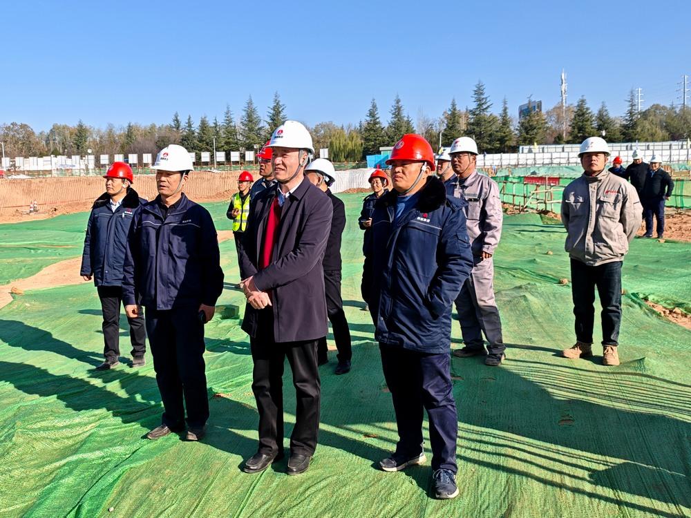 陜煤集團基本建設管理部高級主任師黃社民一行深入陜煤建設承建的銅創(chuàng)能材項目檢查指導工作