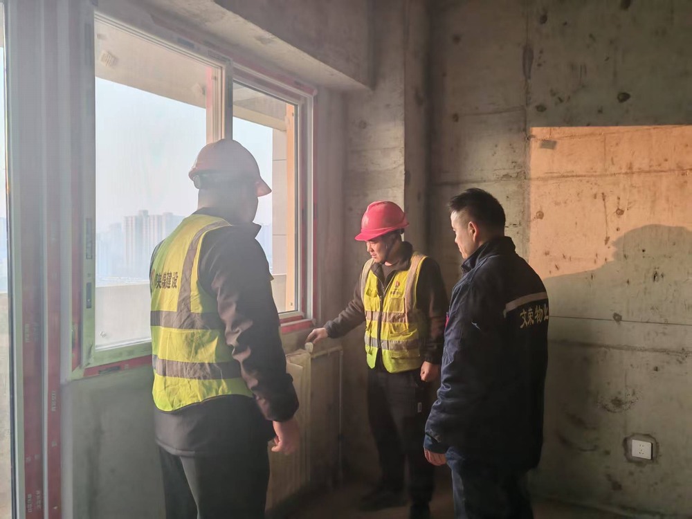 陜煤建設(shè)銅煤公司第十五項(xiàng)目部： 暖心護(hù)航采暖季?優(yōu)質(zhì)服務(wù)顯擔(dān)當(dāng)