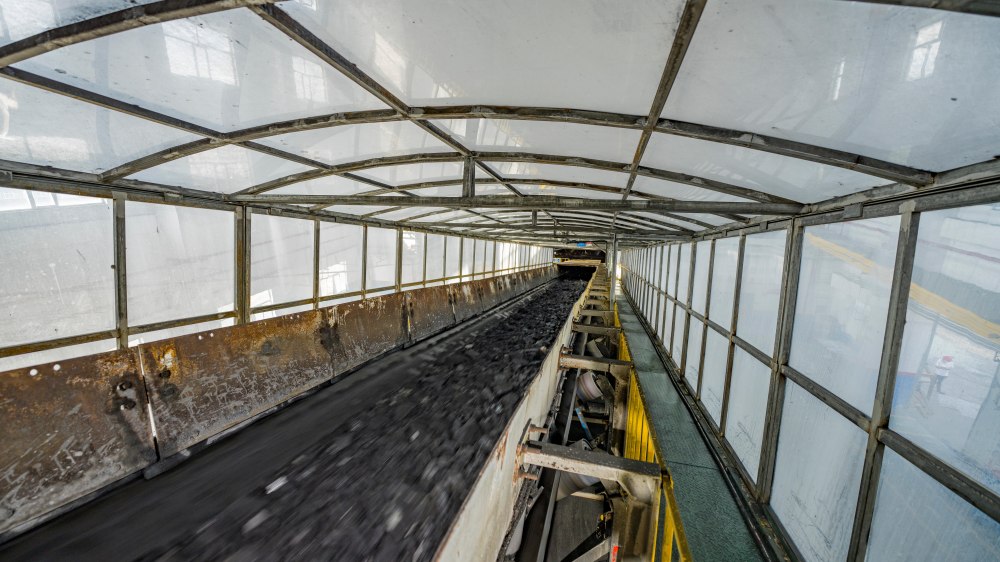 陜煤建設(shè)機(jī)電安裝公司小保當(dāng)選煤廠技術(shù)改造項(xiàng)目干煤流系統(tǒng)安裝工程帶煤試運(yùn)行圓滿成功