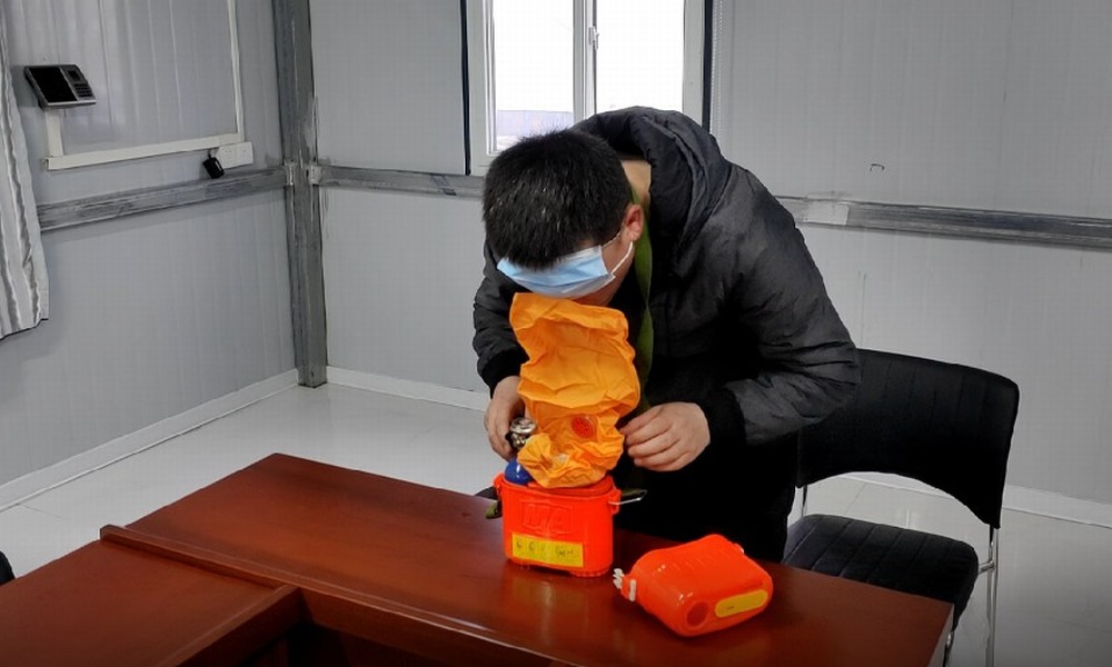 安全為基  扣緊“第一?？圩印?></div>
                                <div   id=