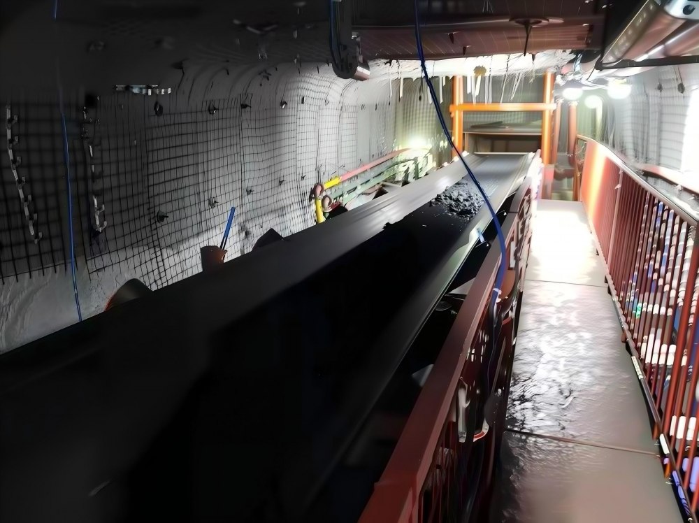 陜煤建設(shè)機電安裝公司神府項目部順利完成輸送機帶煤試運轉(zhuǎn)